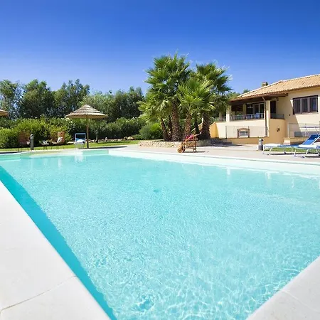 Serena With Independent Pool, 2 Living And 2 Kitchens, Totally Surrounded By Nature فندق